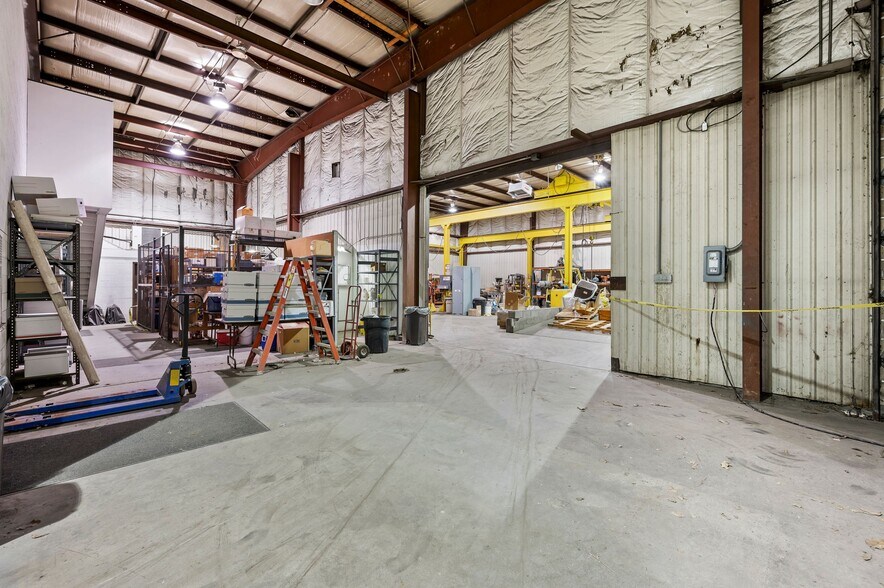 More Photos Of 921 Saw Mill Run Blvd, Pittsburgh Light Distribution For Sale