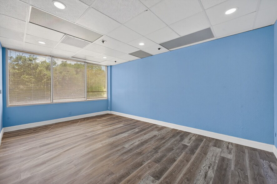 More Photos Of 1404 W Walnut Hill Ln, Irving Office For Lease
