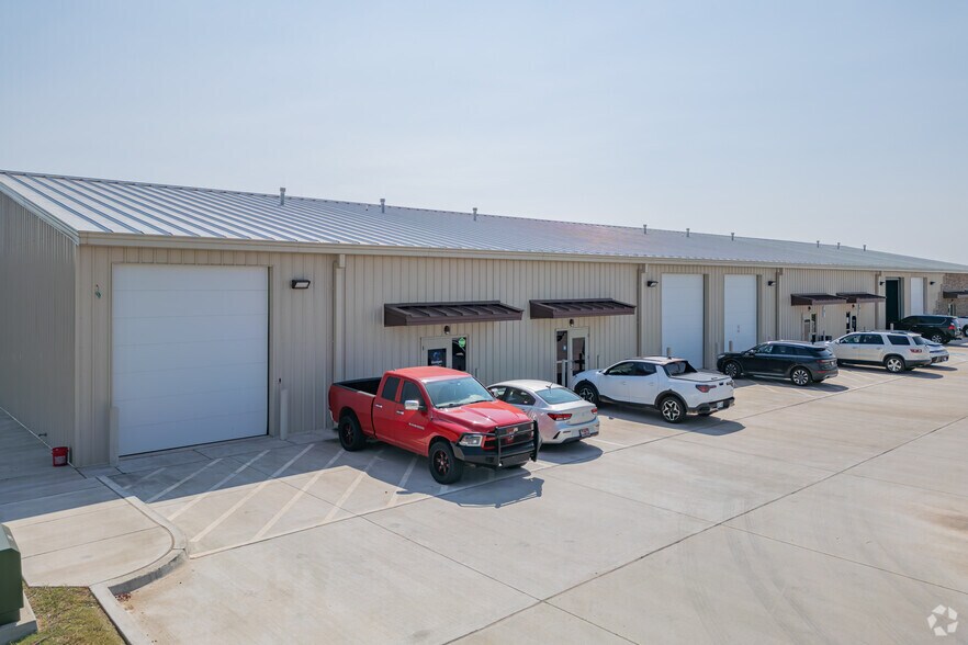 More Photos Of 611 Hundred Oaks Dr, Edmond Warehouse For Sale