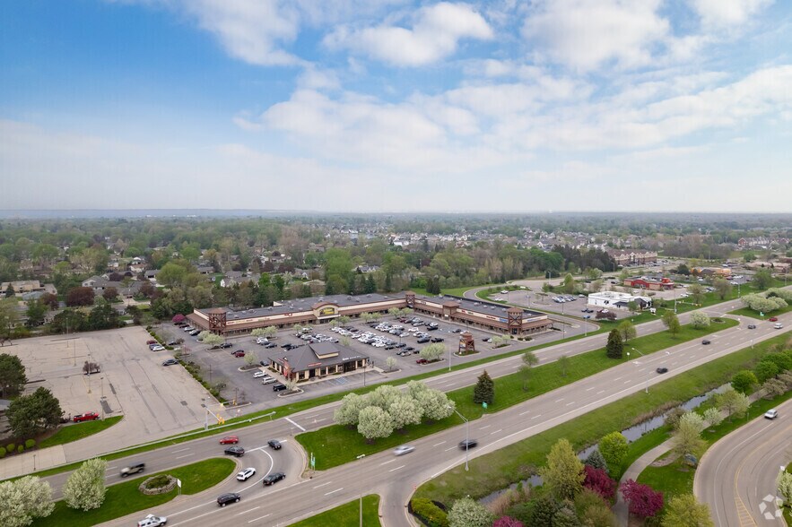 More Photos Of 3845-3845 Rivertown Pky, Grandville Storefront For Lease