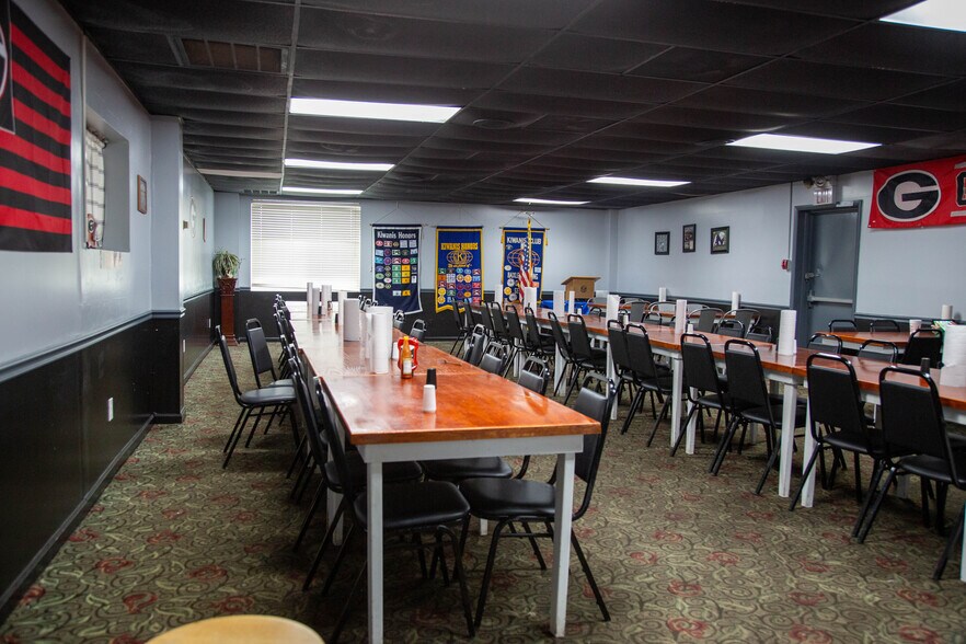 More Photos Of 1686 GOLDEN ISLE W, Baxley Restaurant For Sale