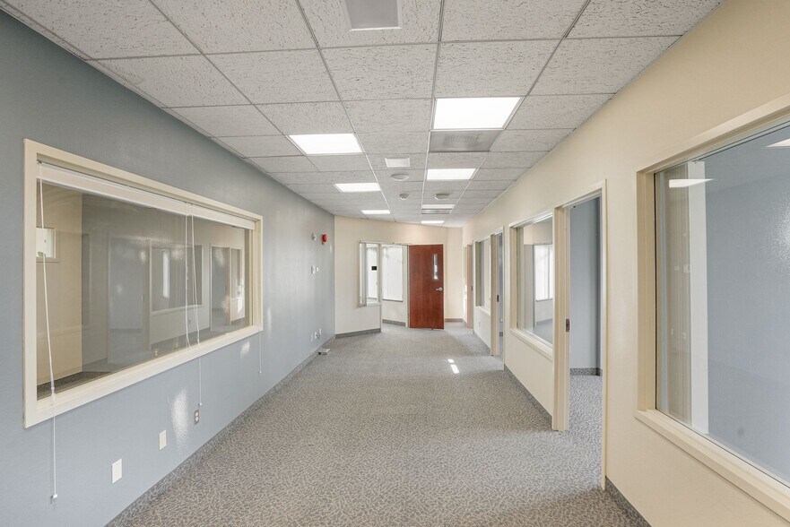 More Photos Of 2965 Ryan Dr SE, Salem Office For Sale