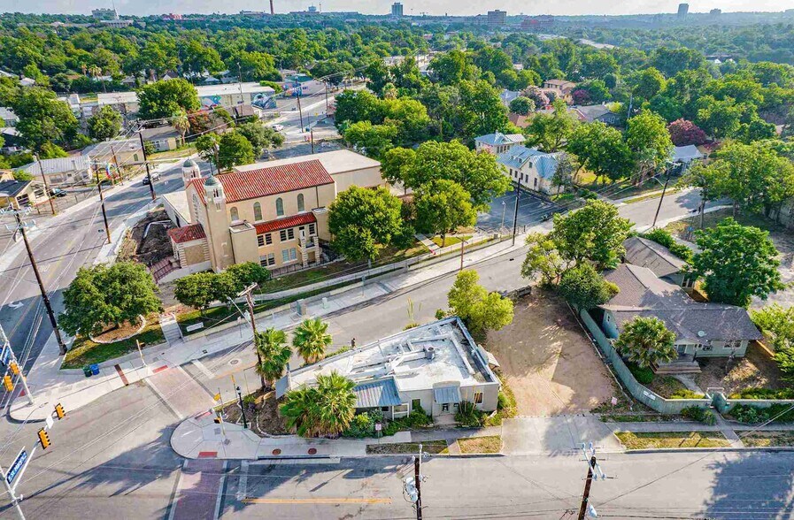 More Photos Of 601 E Ashby Pl, San Antonio Restaurant For Lease