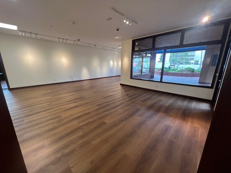 More Photos Of 1540 S Coast Hwy, Laguna Beach Office For Lease