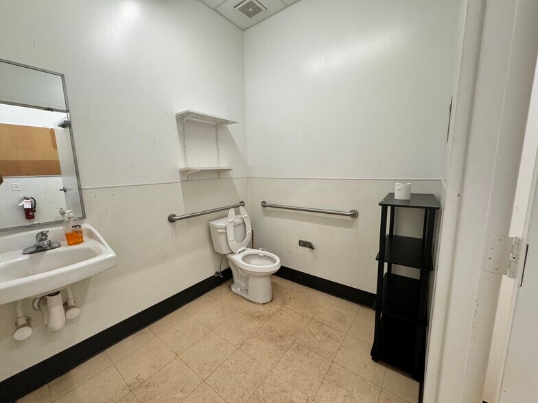 More Photos Of 4404 Old Rural Hall Rd, Winston-Salem Freestanding For Lease