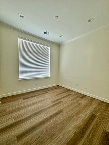 More Photos Of 1630 W Prosper Trl, Prosper Unknown For Lease