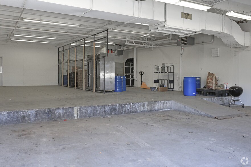 More Photos Of 4-16 Shady Oak Rd, Hopkins Unknown For Lease