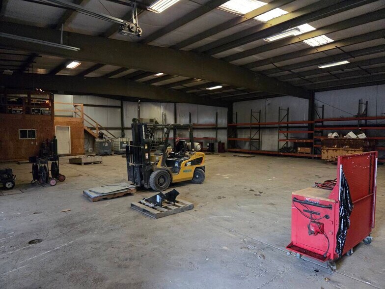 More Photos Of 217 Alfery Ln, Mount Pleasant Warehouse For Lease
