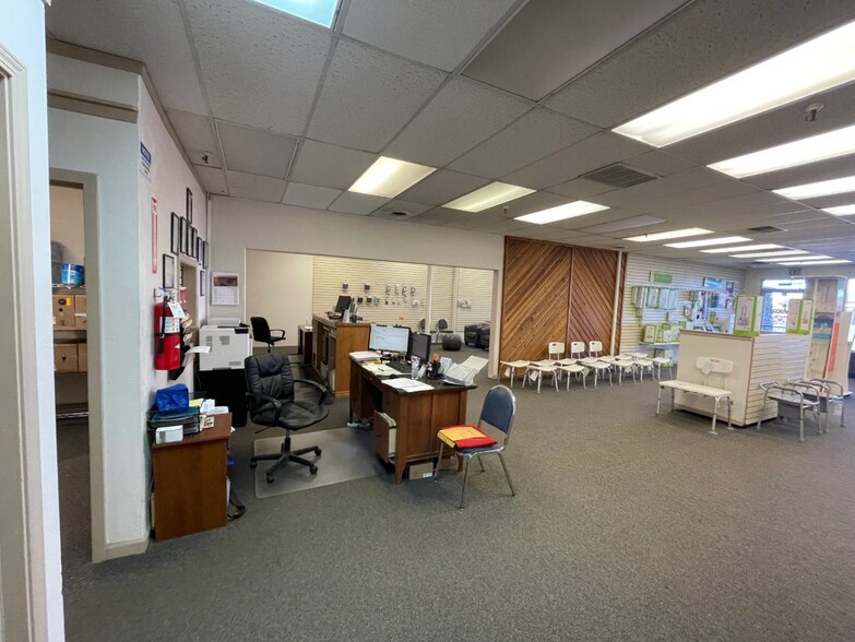 More Photos Of 1350 Parkway Dr, Blackfoot Bank For Lease