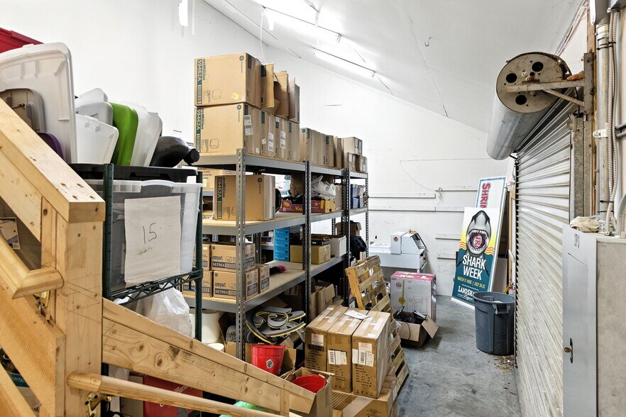 More Photos Of 9 Hunter Rd, Hilton Head Showroom For Sale