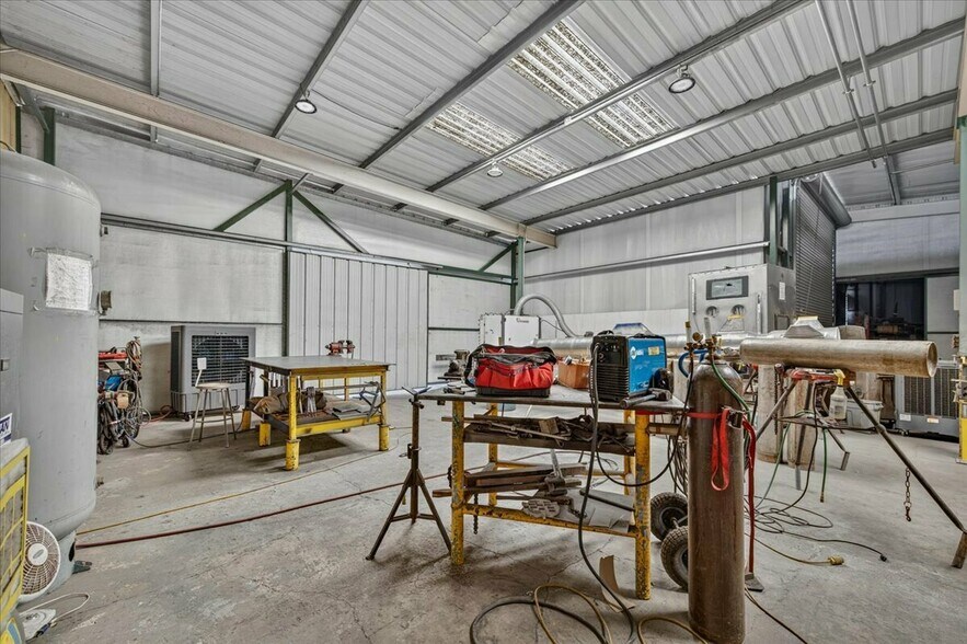 More Photos Of 149 Ashland ave, Lindsay Industrial For Sale
