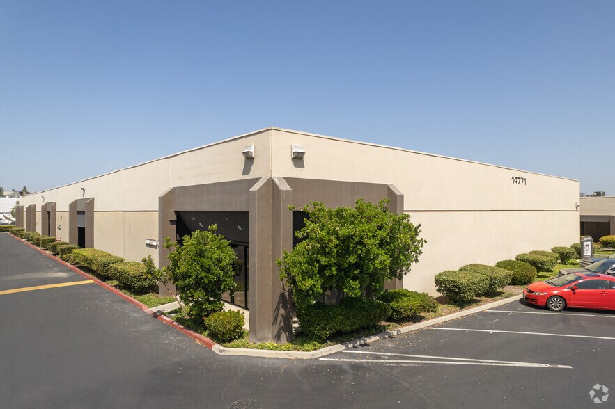 More Photos Of 2852 Walnut Ave, Tustin Warehouse For Lease