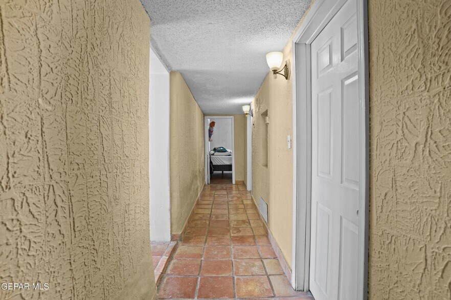 More Photos Of 3984 Doniphan Dr, El Paso General Retail For Sale