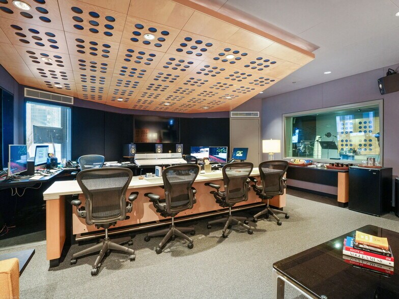 More Photos Of , Chicago Office For Sale