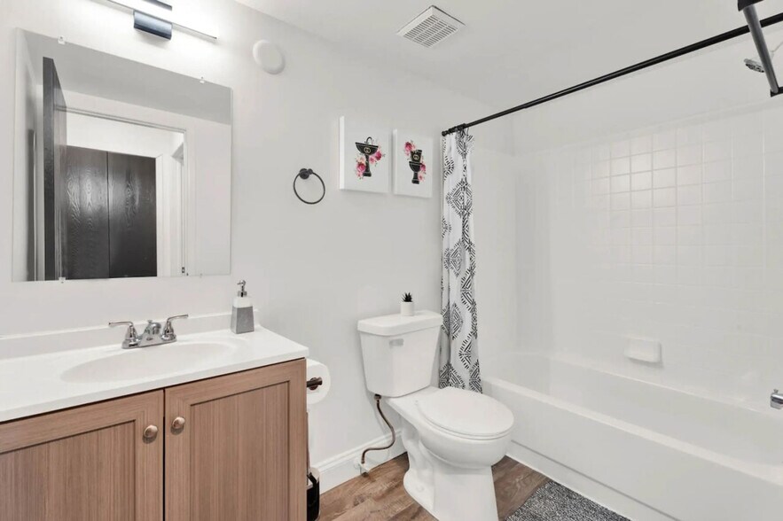 More Photos Of 23210 Middlebelt Rd, Farmington Apartments For Sale