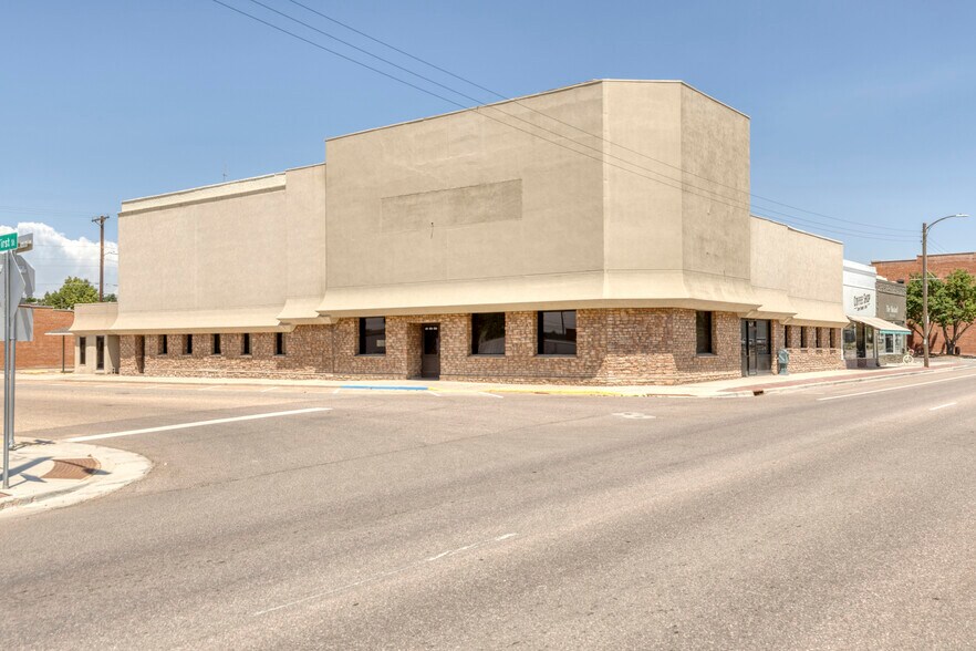 More Photos Of 100 Oak Ave, Eaton Bank For Sale