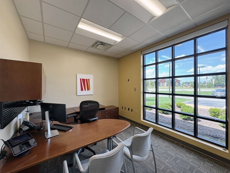 More Photos Of 81 S Airport Dr, Highland Springs Bank For Sale