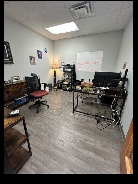 More Photos Of 750 Cross Pointe Rd, Gahanna Warehouse For Lease