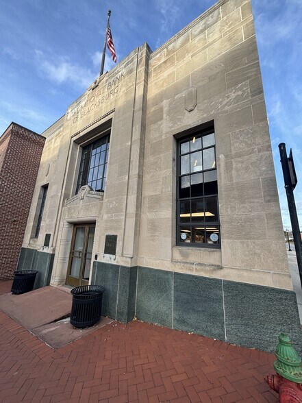 More Photos Of 100-108 N Main St, Blacksburg Storefront Retail Office For Lease
