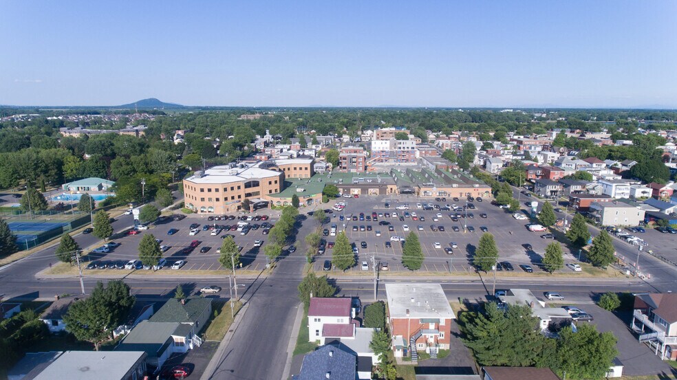 More Photos Of 145 Boul Saint-Joseph, St-Jean Office For Lease