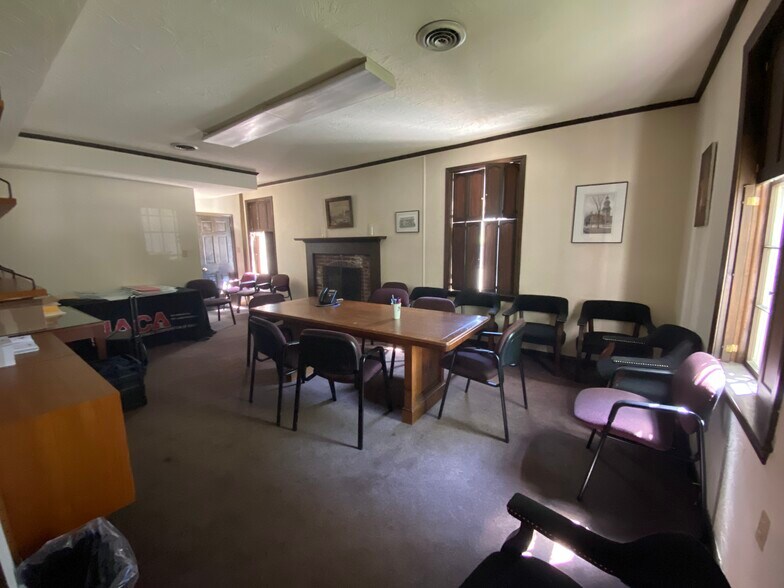 More Photos Of 261 Common St, Lawrence Office For Sale