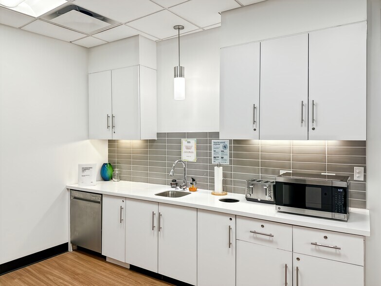 More Photos Of 11635 Ash St, Leawood Coworking Space