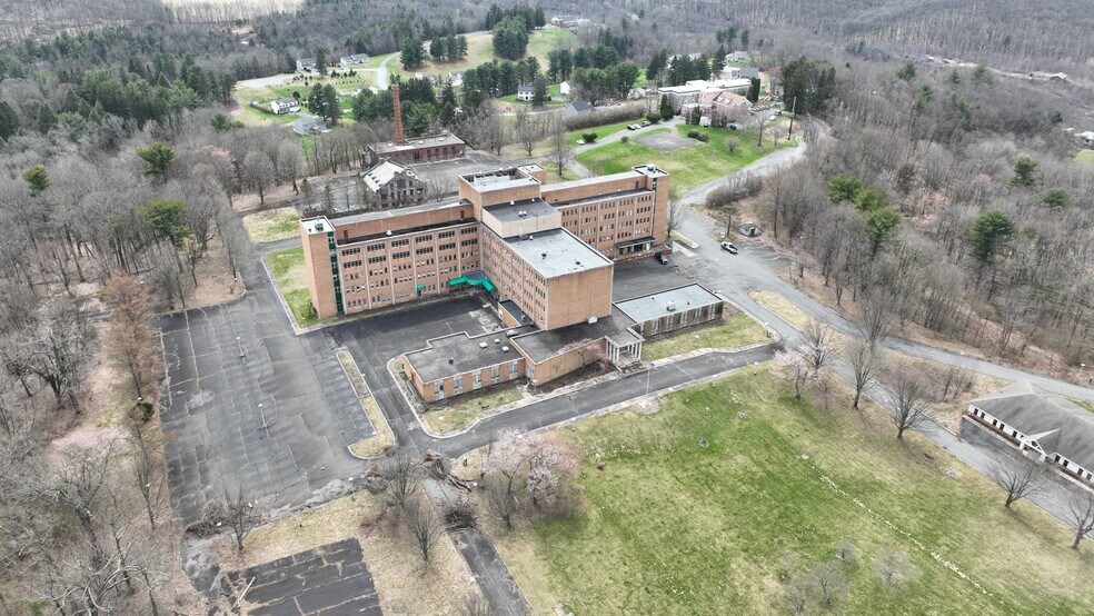 More Photos Of 101 Broad St, Ashland Hospital For Sale
