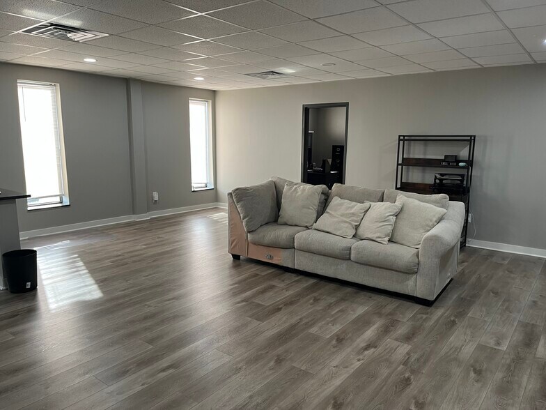 More Photos Of 3983 Homewood Rd, Memphis Office For Sale