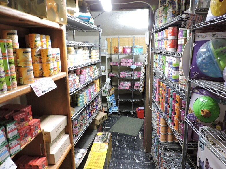 More Photos Of 535 College Dr, Middleburg General Retail For Sale