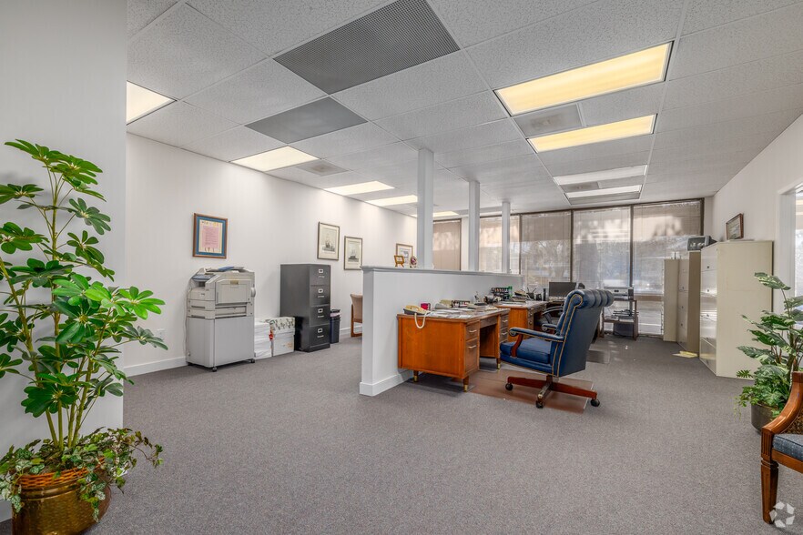 More Photos Of 101 Century 21 Dr, Jacksonville Office For Lease