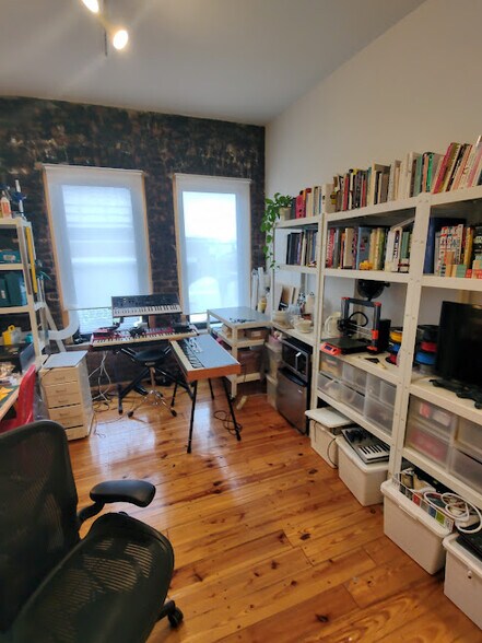 More Photos Of 1-11 Gem St, Brooklyn Office For Lease
