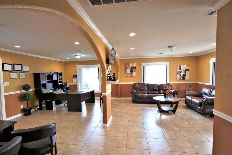 More Photos Of 4800 Rigsby Ave, San Antonio Auto Dealership For Lease