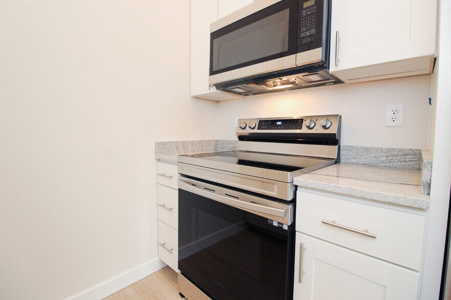 More Photos Of 1707 Eastern Ave, Baltimore Apartments For Lease