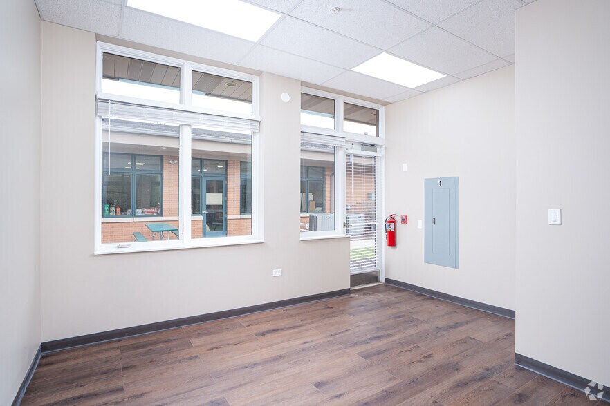 More Photos Of 3420 Lacrosse Ln, Naperville Coworking Space