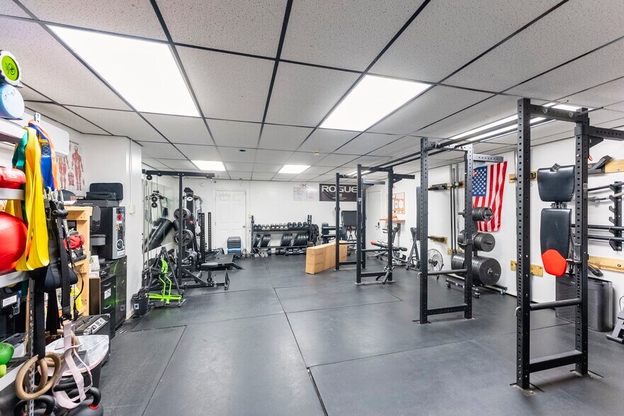 More Photos Of 447 Broadway, Ulster Park Office For Sale