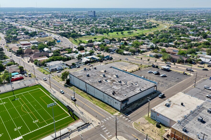 More Photos Of 201 E Clark Blvd, Laredo Storefront For Lease