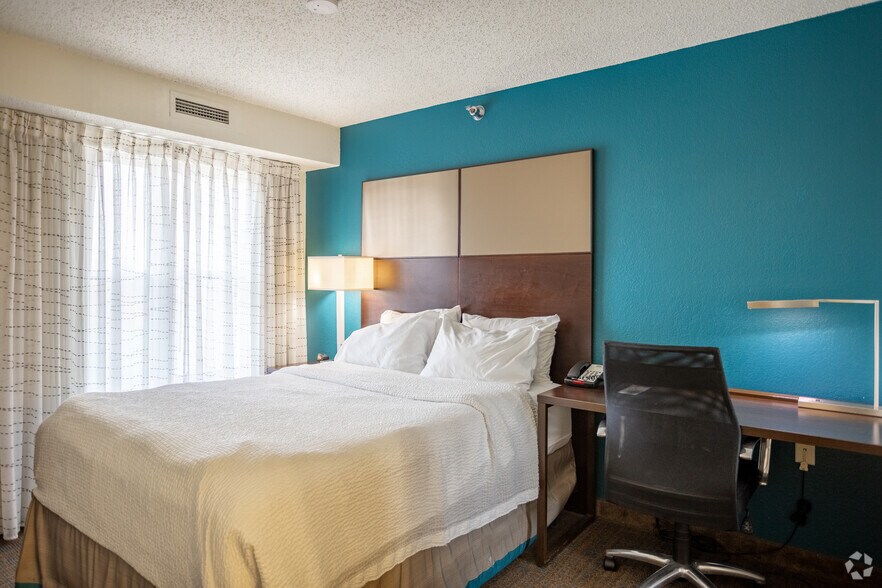 More Photos Of 1308 Freedom Rd, Cranberry Township Hotel For Sale