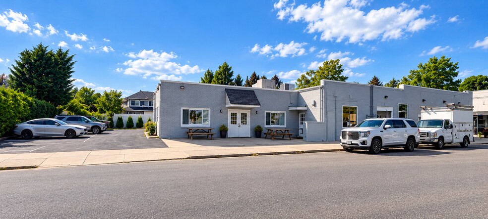 More Photos Of 320 Main St, Islip Storefront For Lease