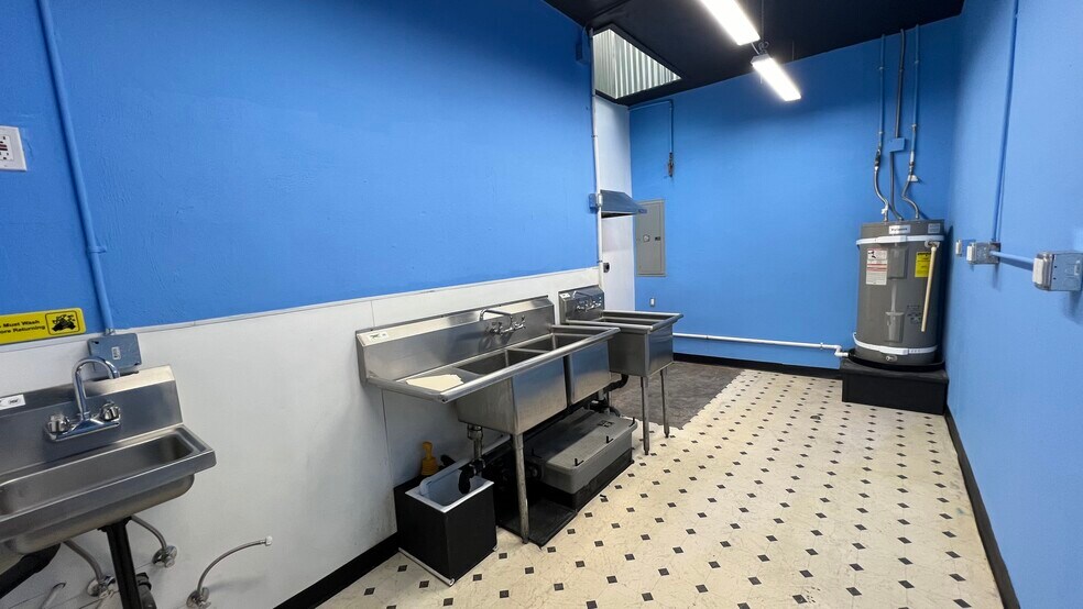 More Photos Of 155-167 Main St W, Monmouth Storefront For Lease