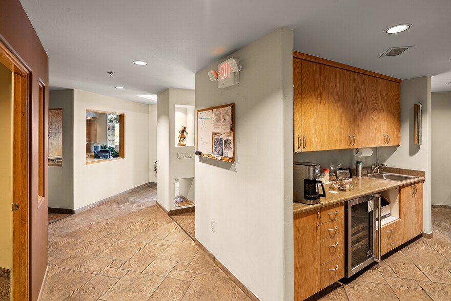 More Photos Of 75 Kallof Pl, Sedona Medical For Lease