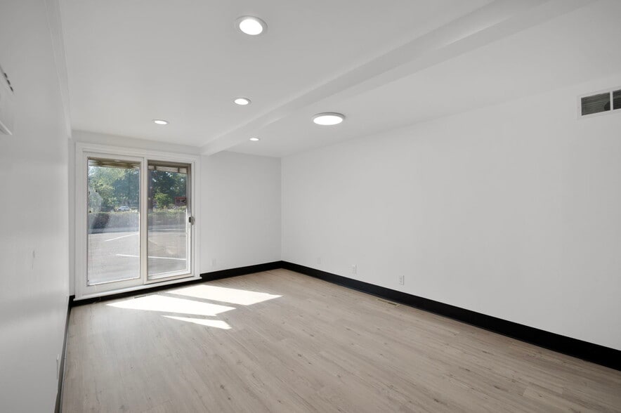 More Photos Of 4740 N 42nd Ave, Golden Valley Freestanding For Lease