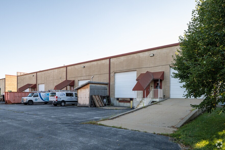 More Photos Of 632-636 Trade Center Blvd, Chesterfield Flex For Sale
