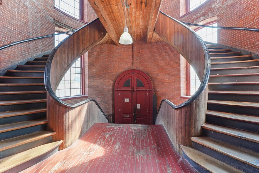 More Photos Of 118-122 Manton Ave, Providence Manufacturing For Sale