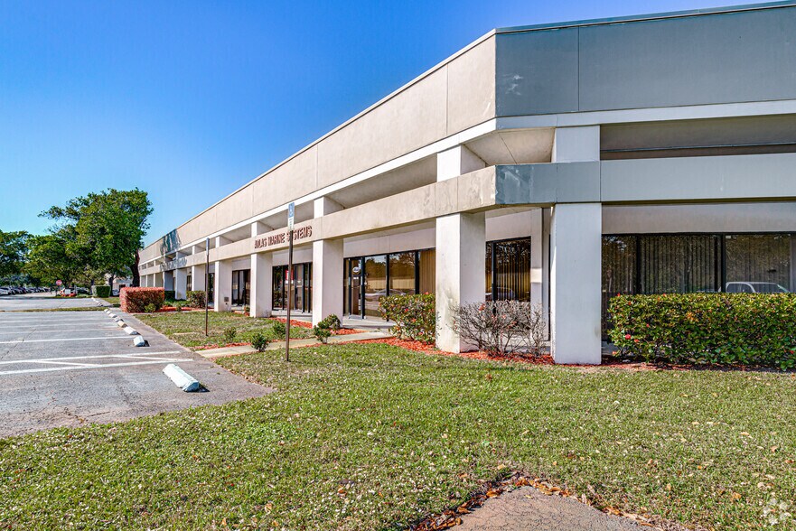 More Photos Of 1801 S Perimeter Rd, Fort Lauderdale Office For Lease