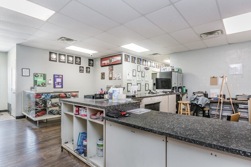 More Photos Of 5740 Canyon Dr, Amarillo Warehouse For Sale