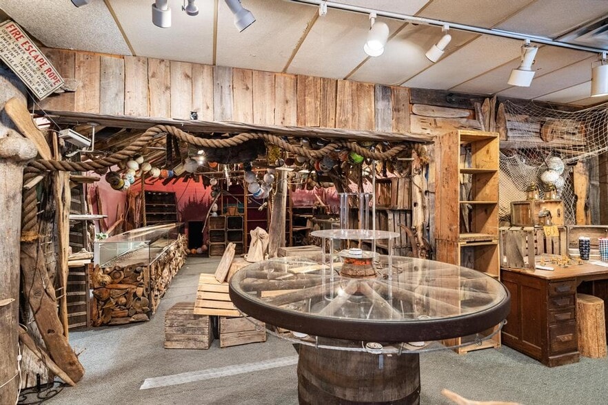 More Photos Of 311 E Central Ave, Mackinaw City Storefront For Sale