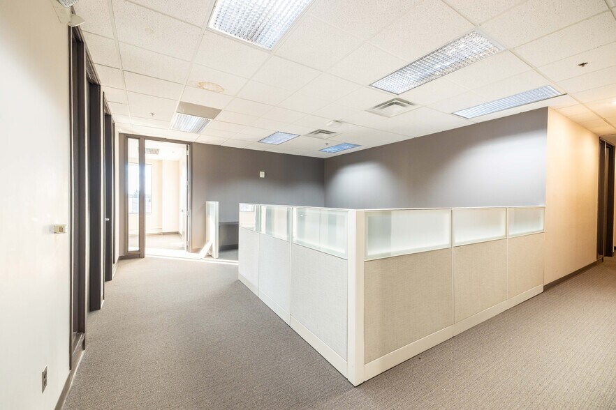 More Photos Of 1301 W Long Lake Rd, Troy Office For Lease