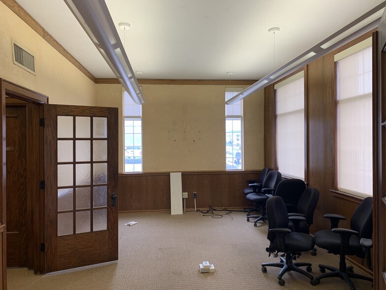 More Photos Of 612 New Hampshire St, Lawrence Office For Lease