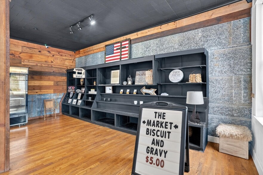 More Photos Of 33 W Olive St, Aurora General Retail For Sale