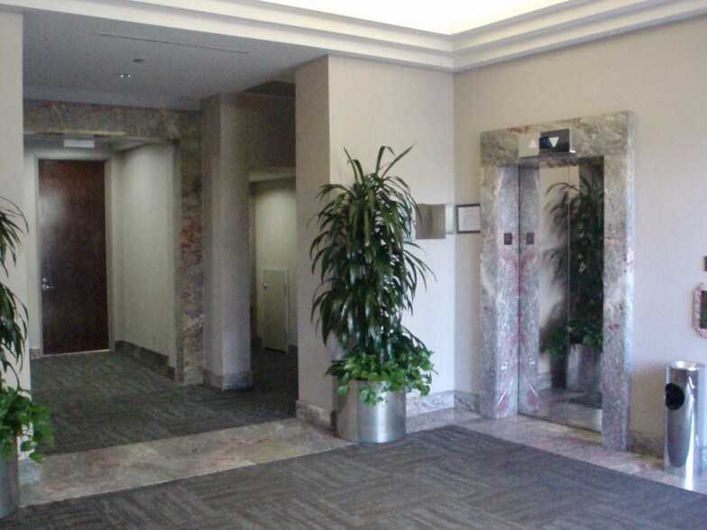 More Photos Of 16500 Ventura Blvd, Encino Medical For Lease